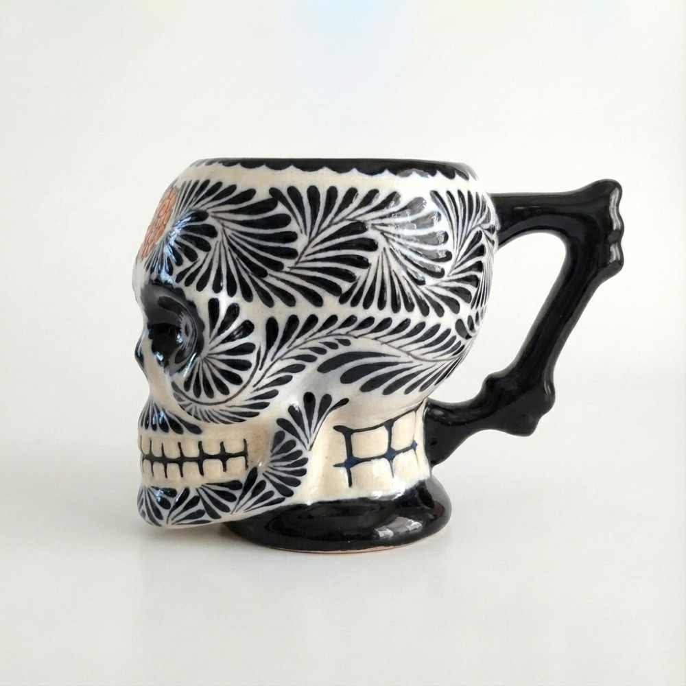 El Taller de Talavera, Taza calavera, Taza de Talavera, Talavera mexicana, Taza Día de Muertos, Taza artesanal, Taza decorativa, Calavera Talavera, Taza hecha a mano, Artesanía Puebla, Taza original regalo, Arte mexicano, Cultura mexicana, Regalo único