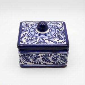El Taller de Talavera, alhajero Talavera, alhajero cuadrado artesanal, joyero de cerámica mexicana, caja decorativa Talavera, regalo artesanal hecho en México, Talavera Puebla, alhajero azul pintado a mano, decoración mexicana, cerámica tradicional, artesanía mexicana auténtica